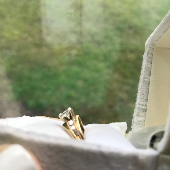 Diamond Ring- 14k Yellow Gold - Picture 6 of 11